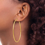 將圖片載入圖庫檢視器 14k yellow gold diamond cut round hoop textured earrings 65mm x 2mm