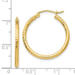將圖片載入圖庫檢視器 14k yellow gold diamond cut round hoop textured earrings 25mm x 2mm
