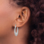 將圖片載入圖庫檢視器 14k white gold shrimp scalloped twisted hoop earrings