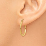 Afbeelding in Gallery-weergave laden, 14K Yellow Gold Diamond Cut Round Hoop Textured Earrings 20mm x 2mm