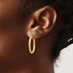 Afbeelding in Gallery-weergave laden, 14K Yellow Gold Diamond Cut Knife Edge Round Hoop Earrings 25mm x 2.5mm