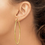 Afbeelding in Gallery-weergave laden, 14K Yellow Gold Diamond Cut Knife Edge Round Hoop Earrings 68mm x 2.5mm
