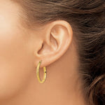 Kép betöltése a galériamegjelenítőbe: 14k Yellow Gold 25mm x 2.5mm Diamond Cut Round Hoop Earrings
