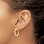 Charger l&#39;image dans la galerie, 14K Yellow Gold 18mm x 4mm Diamond Cut Round Hoop Earrings
