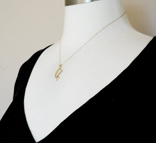 Lade das Bild in den Galerie-Viewer, 14k yellow gold egyptian nefertiti 3d pendant charm