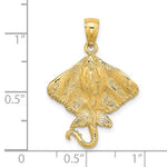 Cargar imagen en el visor de la galería, 14k Yellow Gold Stingray Textured Pendant Charm
