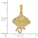 Carica l&#39;immagine nel visualizzatore di Gallery, 14k Yellow Gold Stingray Textured Pendant Charm
