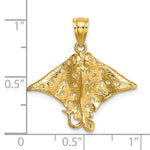 Afbeelding in Gallery-weergave laden, 14k Yellow Gold Stingray with Holes Pendant Charm
