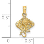 Cargar imagen en el visor de la galería, 14k Yellow Gold Stingray Textured Small Pendant Charm
