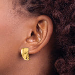 Kép betöltése a galériamegjelenítőbe: 14k Yellow Gold Polished Non Pierced Clip On Omega Back Earrings
