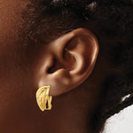 Carica l&#39;immagine nel visualizzatore di Gallery, 14k Yellow Gold Polished Satin Non Pierced Clip On Omega Back Earrings
