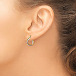 Carica l'immagine nel visualizzatore di Gallery, 14K Two-Tone Gold 19mm x 8mm Twisted Hoop Earrings
