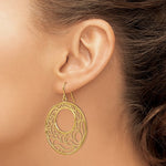 Kép betöltése a galériamegjelenítőbe: 14k Yellow Gold Round Circle Filigree Dangle Earrings
