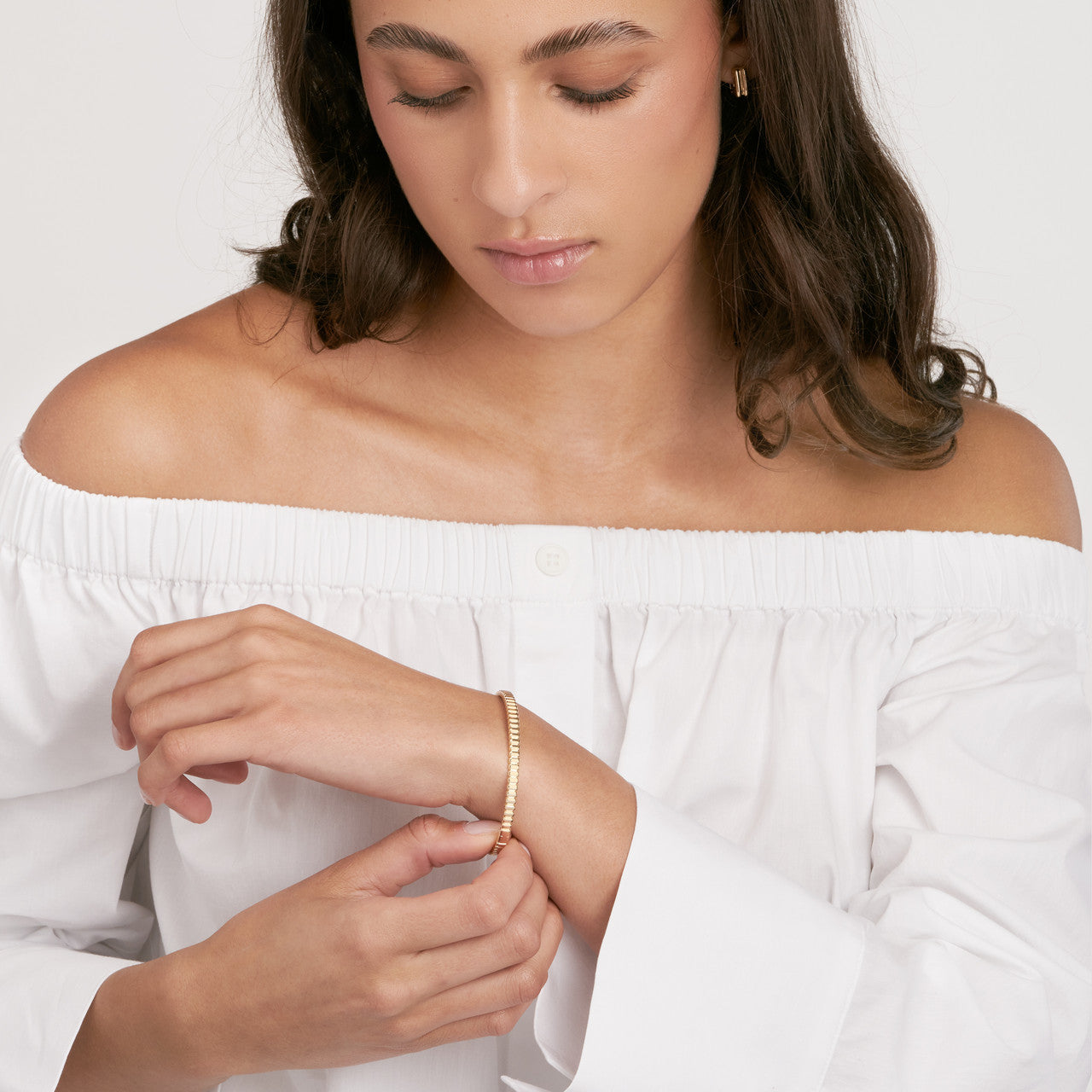 14k Yellow Gold Ribbed Greek Key Hinged Bangle Bracelet