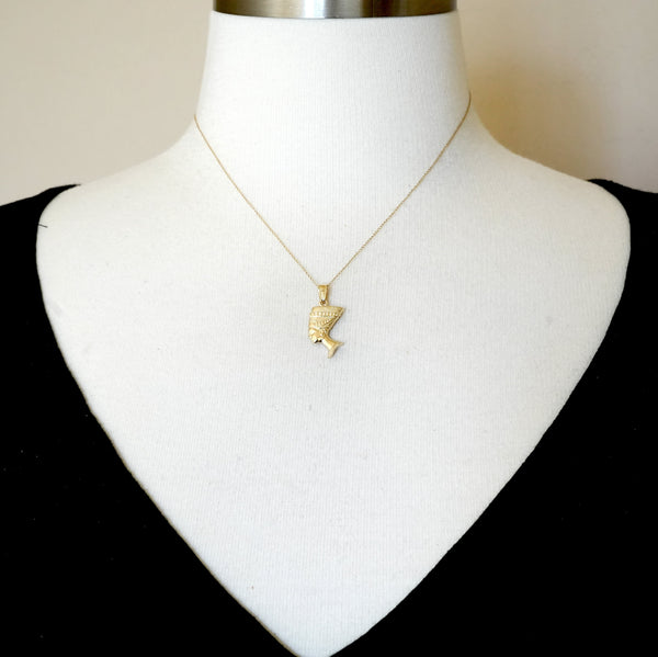 Lade das Bild in den Galerie-Viewer, 14k yellow gold egyptian nefertiti 3d pendant charm