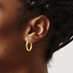 Lataa kuva Galleria-katseluun, 14k Yellow Gold 18mm x 2.5mm Diamond Cut Round Hoop Earrings
