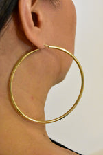 Lataa kuva Galleria-katseluun, 14K Yellow Gold 80mm x 3mm Extra Large Giant Gigantic Big Lightweight Round Classic Hoop Earrings
