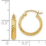 Lataa kuva Galleria-katseluun, 14k Yellow Gold 15mm x 2.5mm Diamond Cut Round Hoop Earrings
