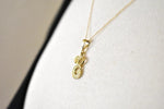 Załaduj obraz do przeglądarki galerii, 10K Yellow Gold Initial Letter E Cursive Script Alphabet Filigree Pendant Charm
