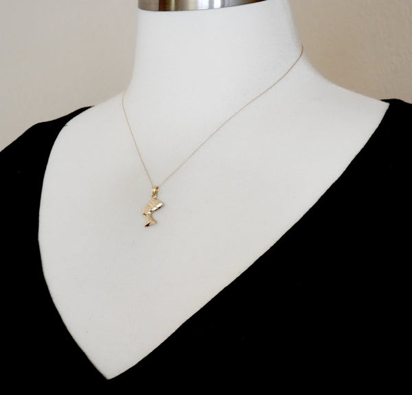 Kép betöltése a galériamegjelenítőbe: 14k yellow gold egyptian nefertiti 3d pendant charm