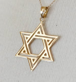 Lade das Bild in den Galerie-Viewer, 14K Yellow Gold Star of David Pendant Charm
