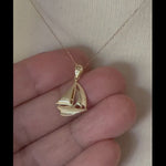 비디오를 갤러리 뷰어 14k Yellow Gold Sailboat Sailing Nautical Pendant Charm에 로드 및 재생

