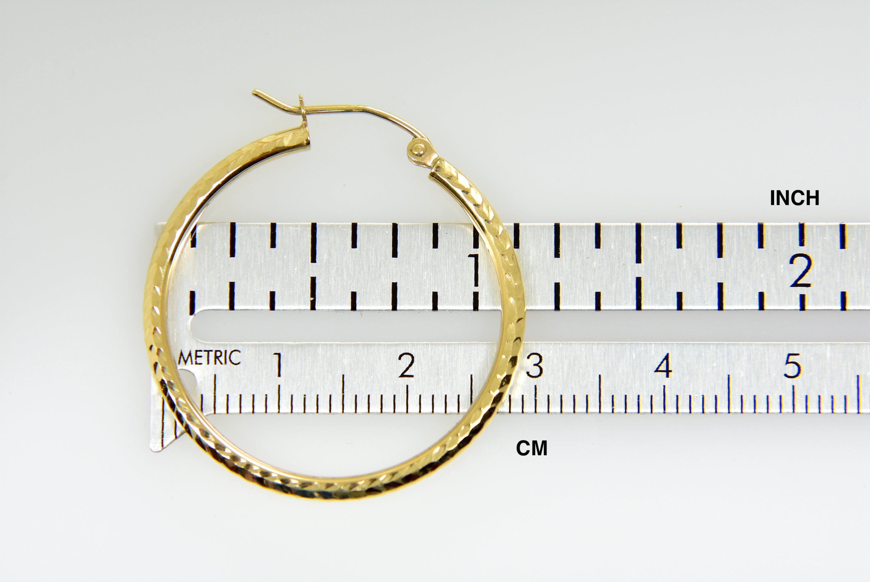 14K Yellow Gold Diamond Cut Round Hoop Textured Earrings 30mm x 2mm