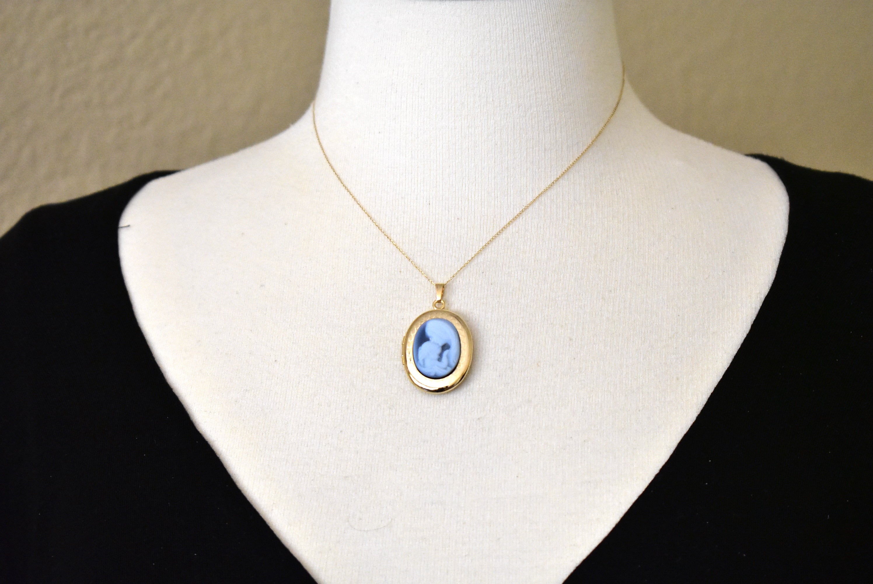 14k Yellow Gold Mother Child Blue Agate Cameo Oval Locket Pendant Charm Personalized Engraved Monogram
