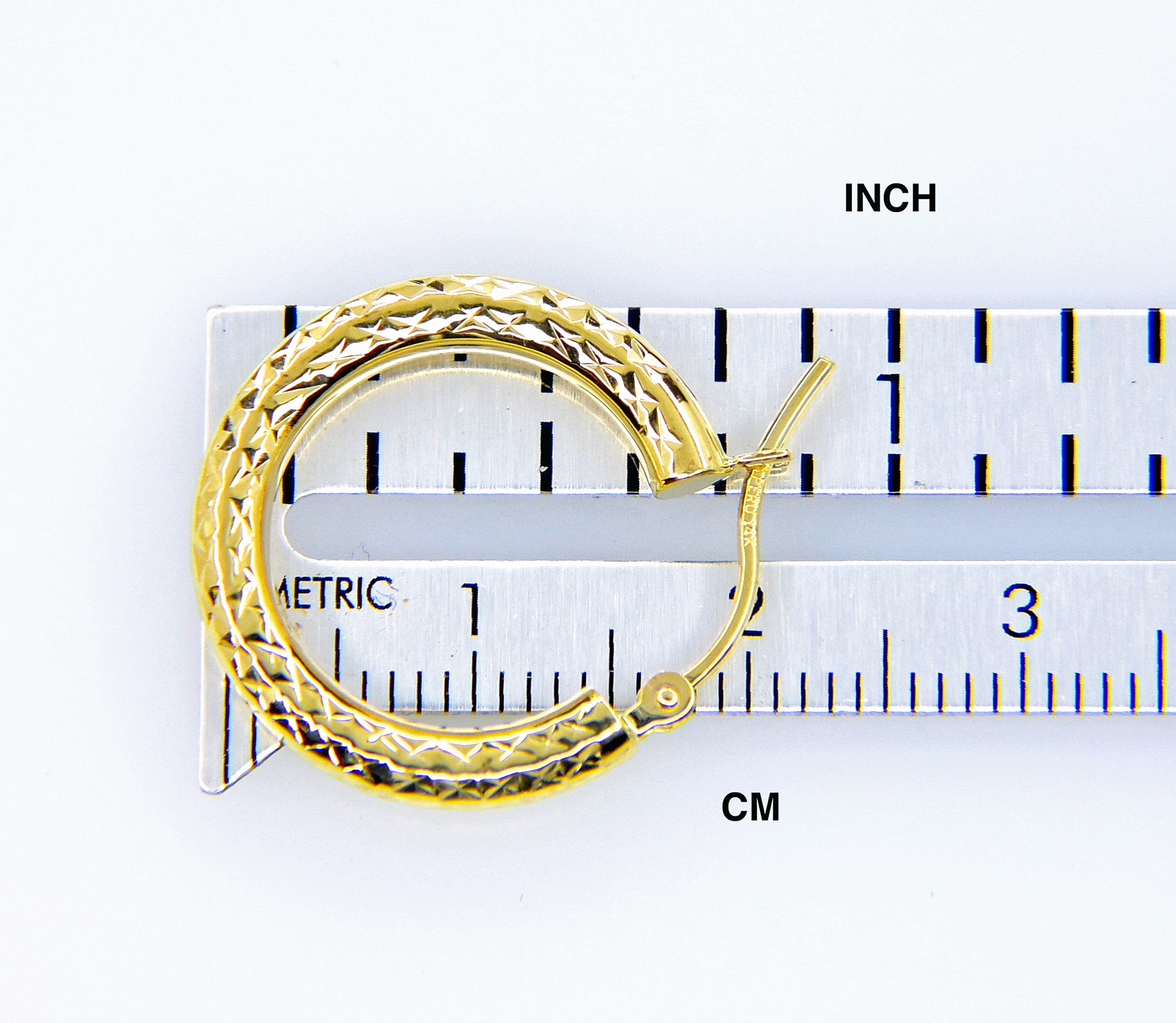 14K Yellow Gold Diamond Cut Classic Round Hoop Earrings 19mm x 3mm