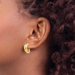 Załaduj obraz do przeglądarki galerii, 14K Yellow Gold Non Pierced Fancy Omega Back Clip On Earrings
