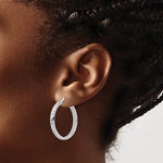 Kép betöltése a galériamegjelenítőbe: 14k White Gold 28mm x 4mm Diamond Cut Round Hoop Earrings
