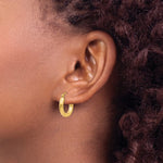 Kép betöltése a galériamegjelenítőbe: 14K Yellow Gold 15mm x 3mm Lightweight Round Hoop Earrings
