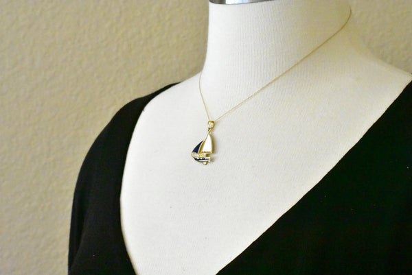 Afbeelding in Gallery-weergave laden, 14k yellow gold enamel blue white sailboat pendant charm