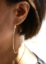 Carica l&#39;immagine nel visualizzatore di Gallery, 14K Yellow Gold 72mm x 1.5mm Round Endless Hoop Earrings
