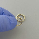 Indlæs og afspil video i gallerivisning 14k Yellow Gold Non Pierced Clip On Round Hoop Earrings 14mm x 2mm
