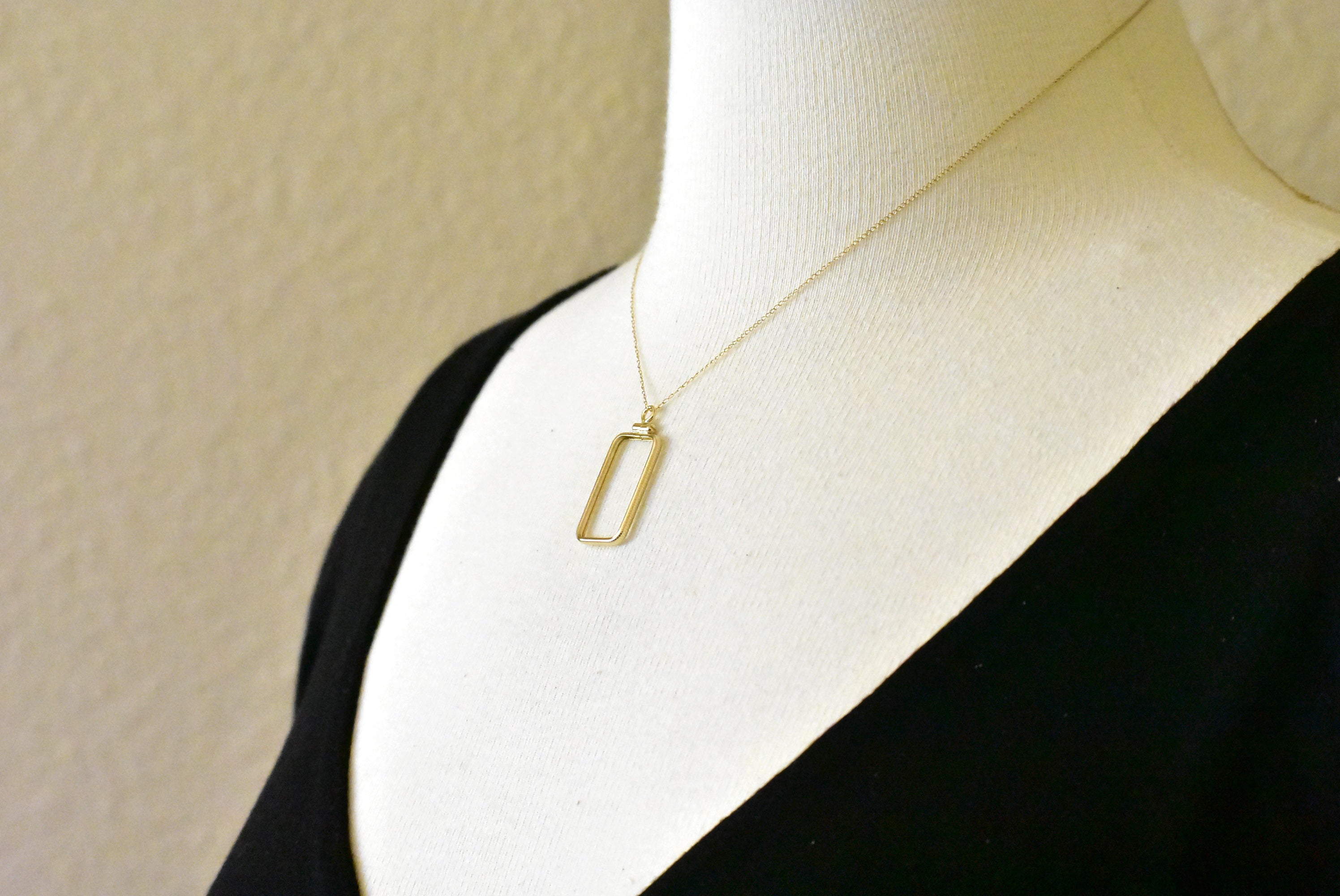 14K Yellow Gold Holds 23.5mm x 14mm Coins or Credit Suisse 5 gram Coin Edge Screw Top Frame Holder Mounting