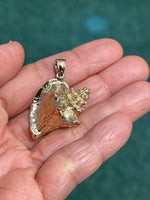 Lade das Bild in den Galerie-Viewer, 14k Yellow Gold Large Conch Shell Seashell 3D Pendant Charm
