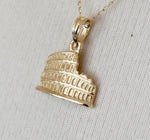 Afbeelding in Gallery-weergave laden, 14K Yellow Gold Colosseum Rome Italy Pendant Charm
