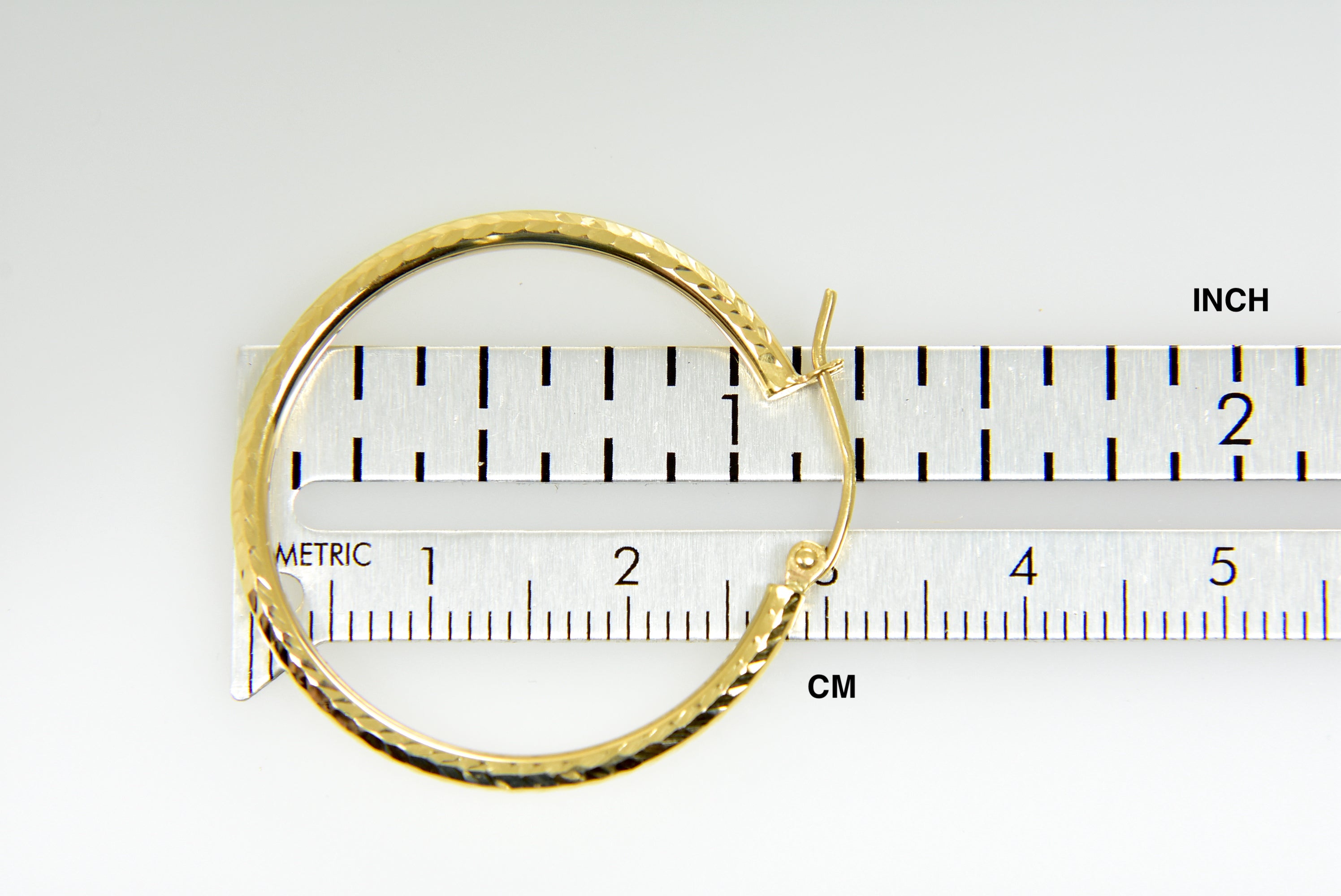 14K Yellow Gold Diamond Cut Round Hoop Textured Earrings 30mm x 2mm