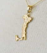 Afbeelding in Gallery-weergave laden, 10k Yellow Gold Italy Map Pendant Charm

