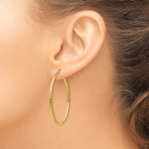 14K Yellow Gold Diamond Cut Round Hoop Textured Earrings 45mm x 2mm