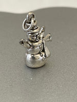 Cargar imagen en el visor de la galería, Sterling Silver Antique Finish Snowman 3D Pendant Charm
