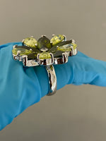 Lataa kuva Galleria-katseluun, Sterling Silver Cubic Zirconia CZ Lime Olive Green Flower Floral Cocktail Ring Size 6
