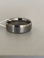Lataa kuva Galleria-katseluun, Tungsten Ring Band 8mm Brushed Satin Finish Beveled Edge
